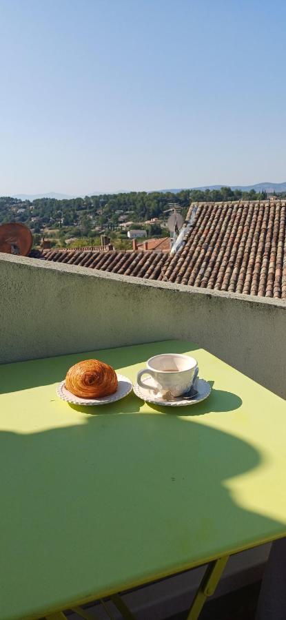 Duplex De Charme Avec Terrasse Au Coeur Du Village Lorgues Exteriér fotografie