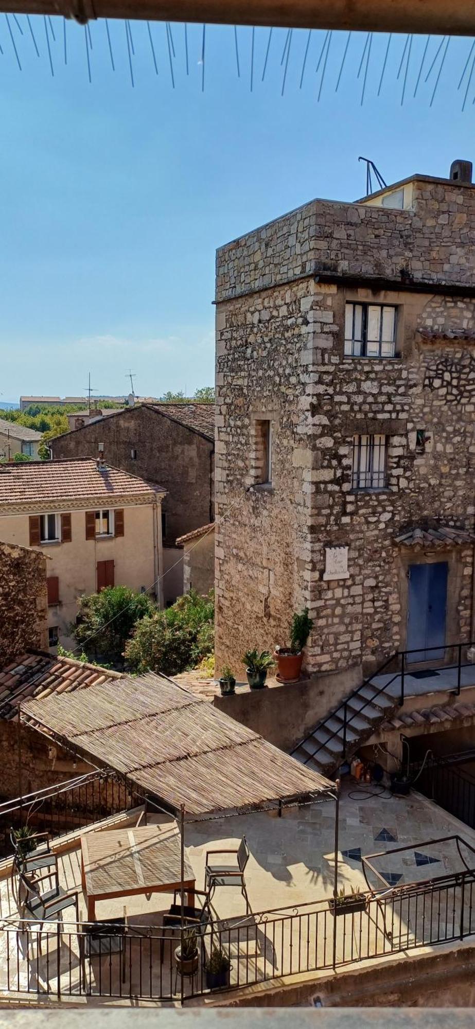 Duplex De Charme Avec Terrasse Au Coeur Du Village Lorgues Exteriér fotografie