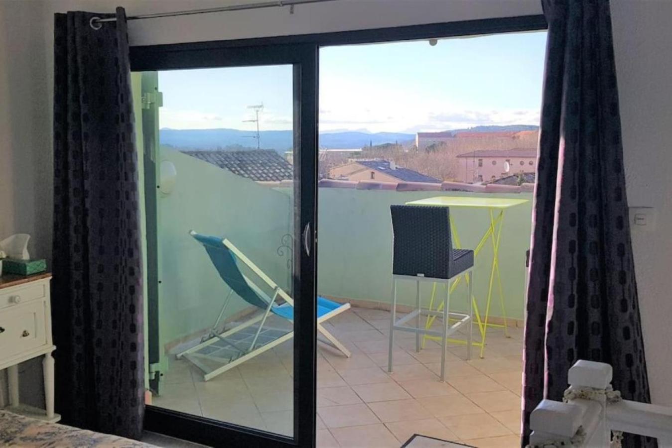 Duplex De Charme Avec Terrasse Au Coeur Du Village Lorgues Exteriér fotografie